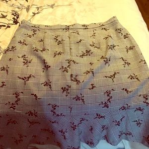 Beautiful Ann Taylor 12 petite skirt!!!